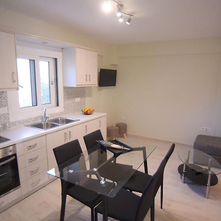 Mistral Apartments Kariótai Екстериор снимка