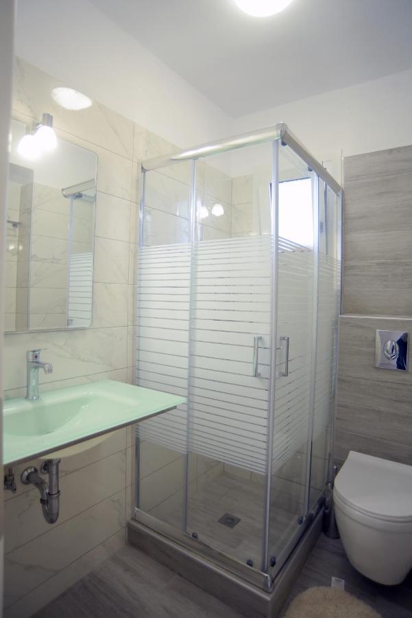 Mistral Apartments Kariótai Екстериор снимка