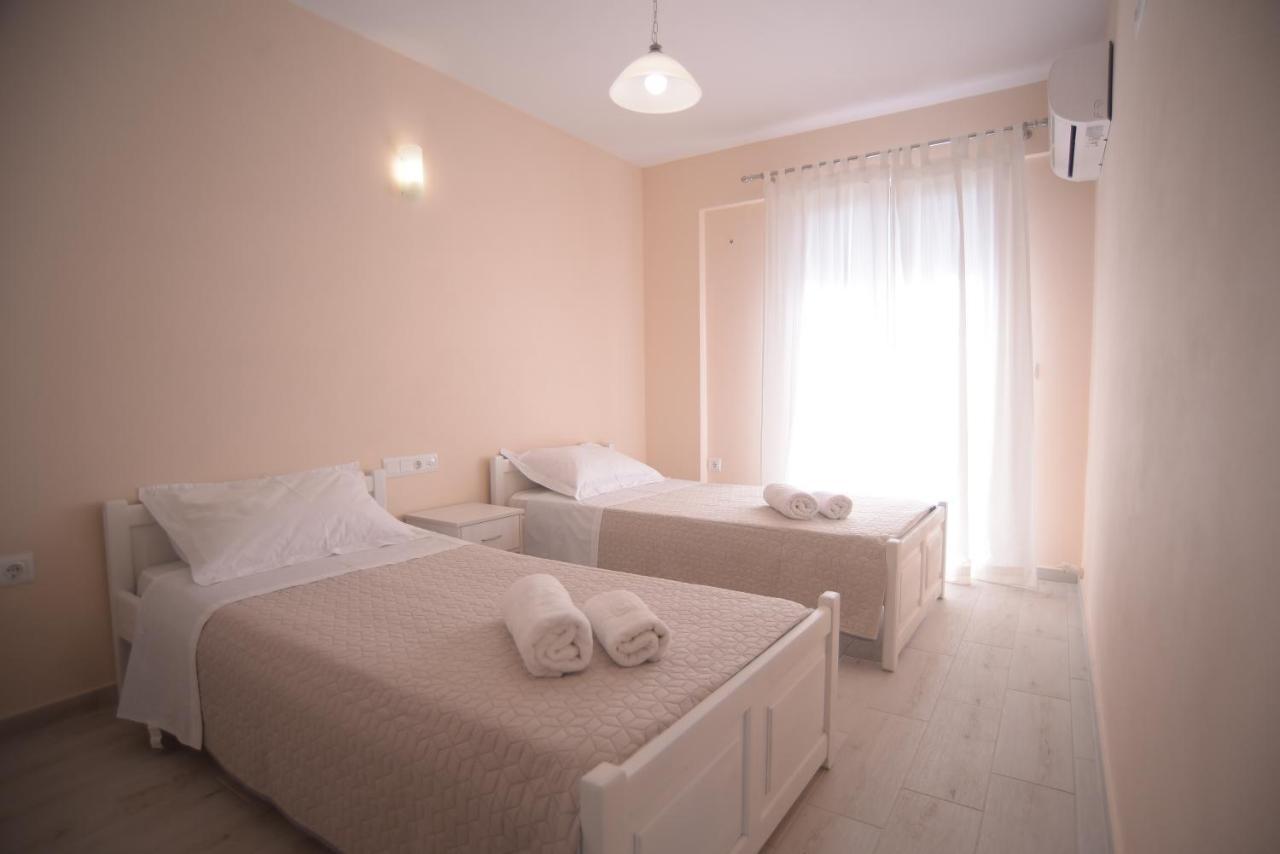 Mistral Apartments Kariótai Екстериор снимка