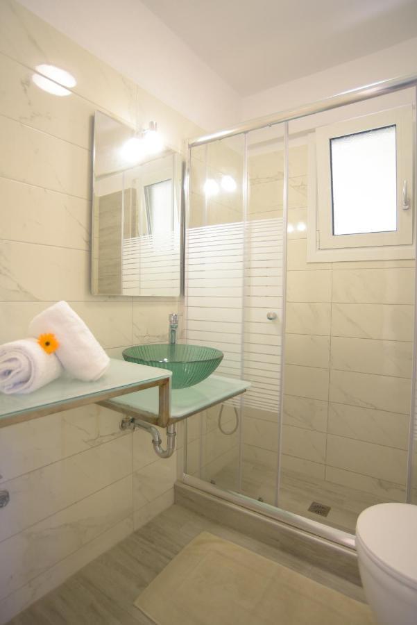 Mistral Apartments Kariótai Екстериор снимка